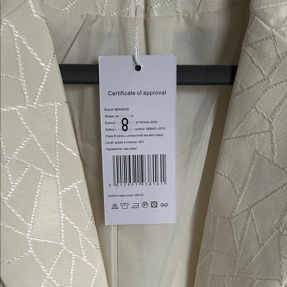 Elegant Cream Women's Blazer - Picture 3 of 5